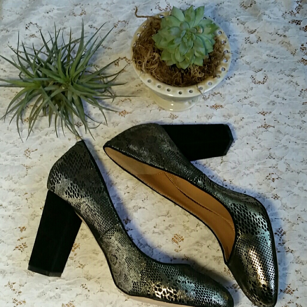 Corso Como Gold Metalic Snakeskin Shoes Size 8 M